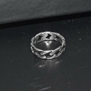 Edgy Flat Chain Ring